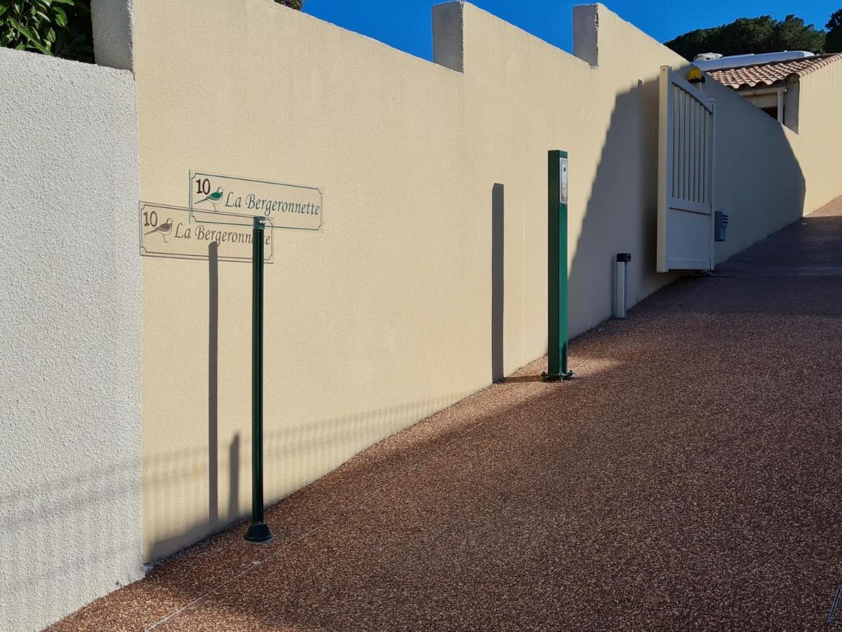 Chambres d'hôtes B&B La Bergeronnette avec piscine couverte chauffée Bizanet Exterior foto