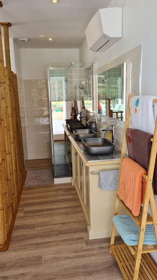 Chambres d'hôtes B&B La Bergeronnette avec piscine couverte chauffée Bizanet Exterior foto